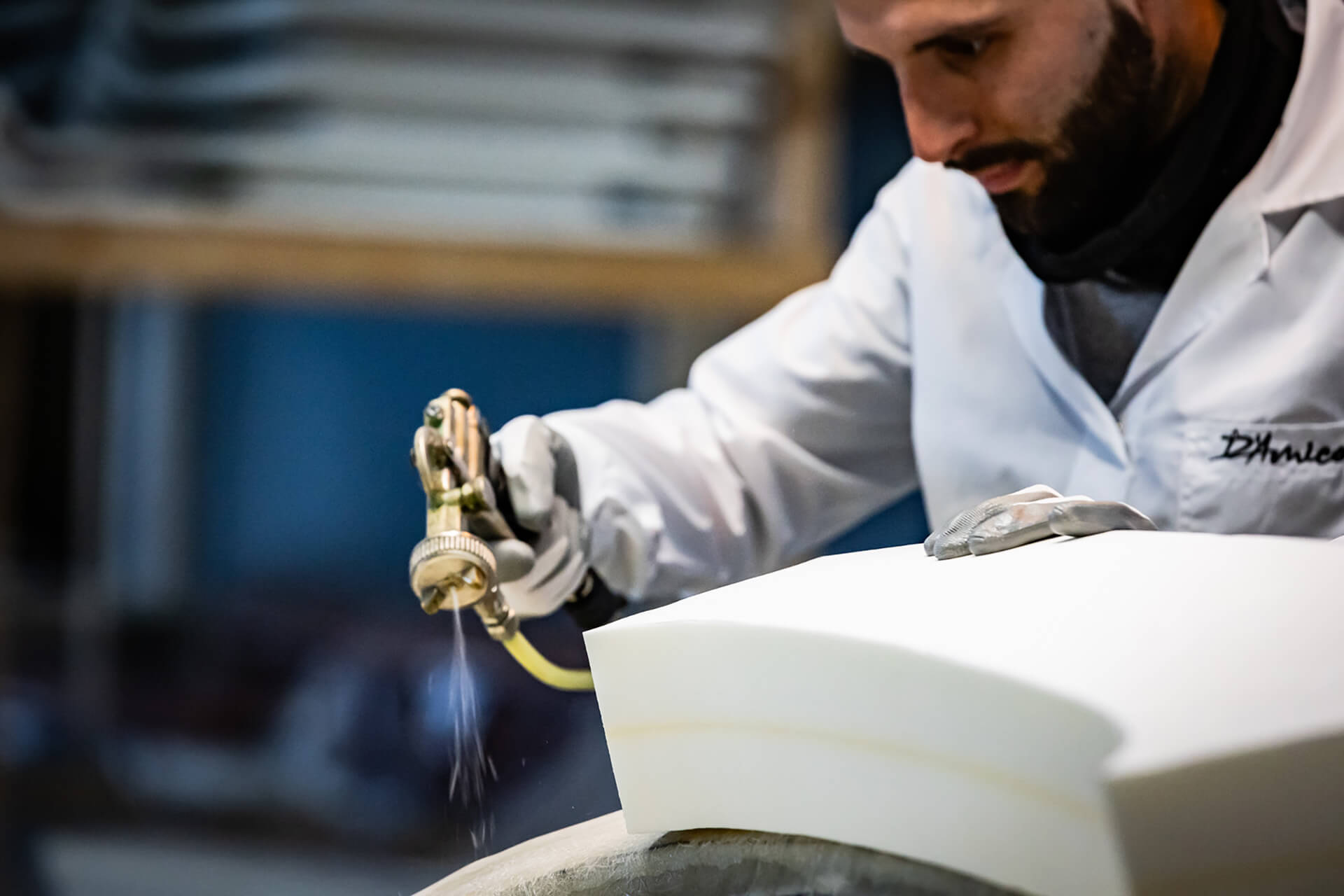 tappezzeria nautica d'amico fase assemblaggio imbottiti su vetroresine in legno