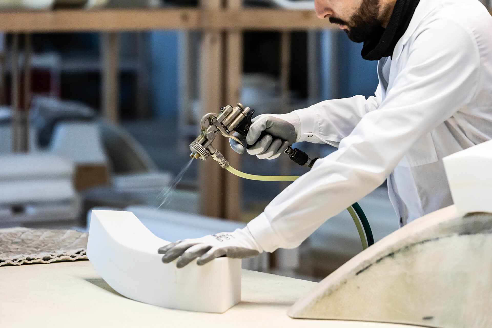 tappezzeria nautica d'amico fase assemblaggio imbottiti su vetroresine in legno