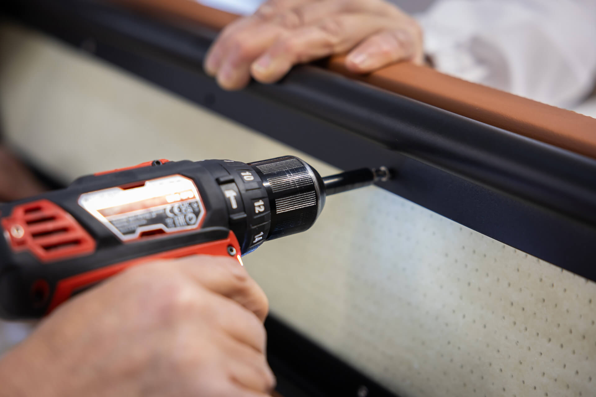 tappezzeria nautica d'amico fase montaggio rivestimenti