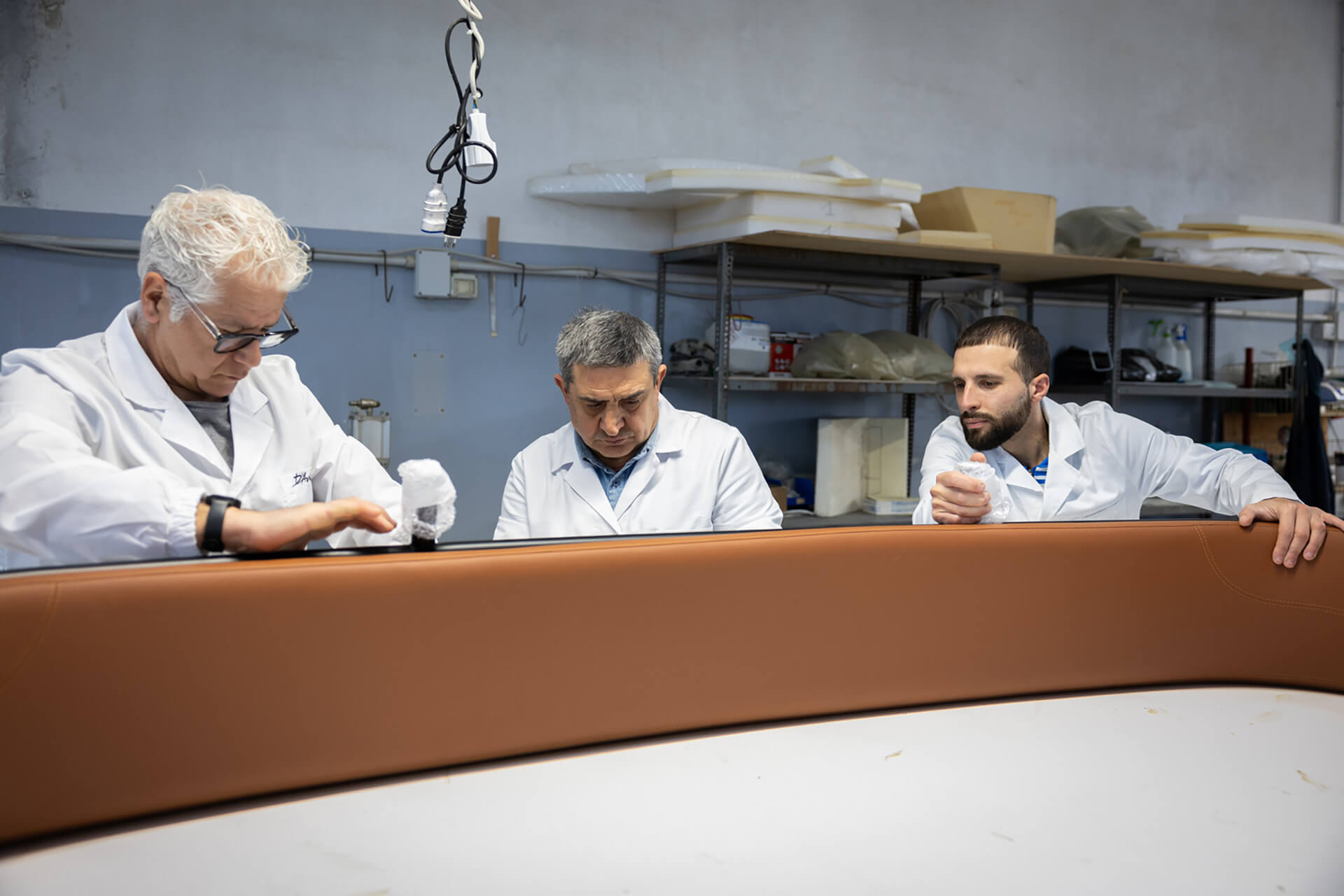 tappezzeria nautica d'amico fase montaggio rivestimenti