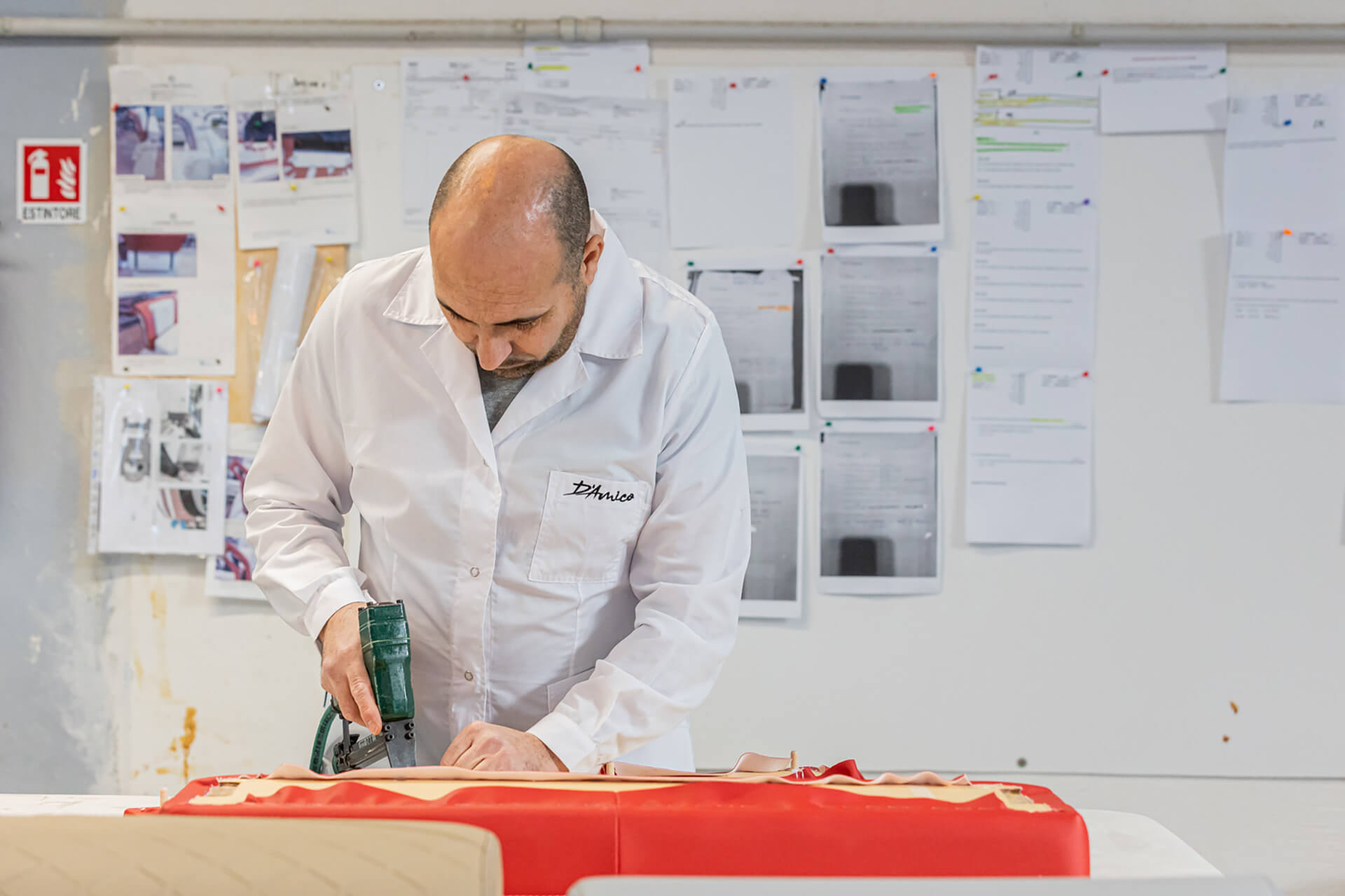 tappezzeria nautica d'amico fase montaggio rivestimenti