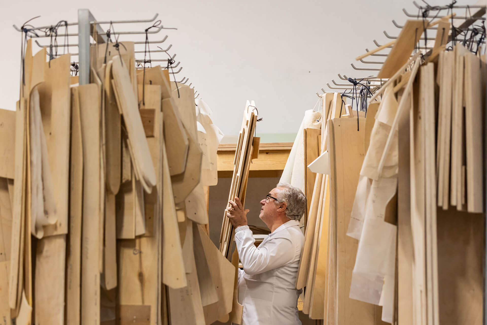 tappezzeria nautica d'amico fase realizzazione strutture legno