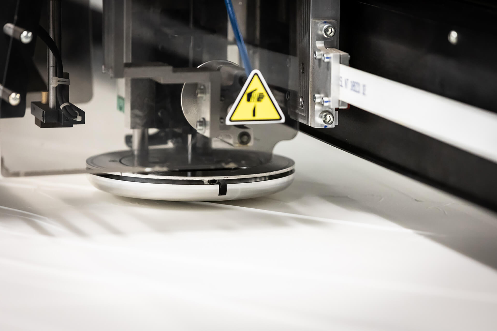 tappezzeria nautica d'amico fase taglio imbottiture